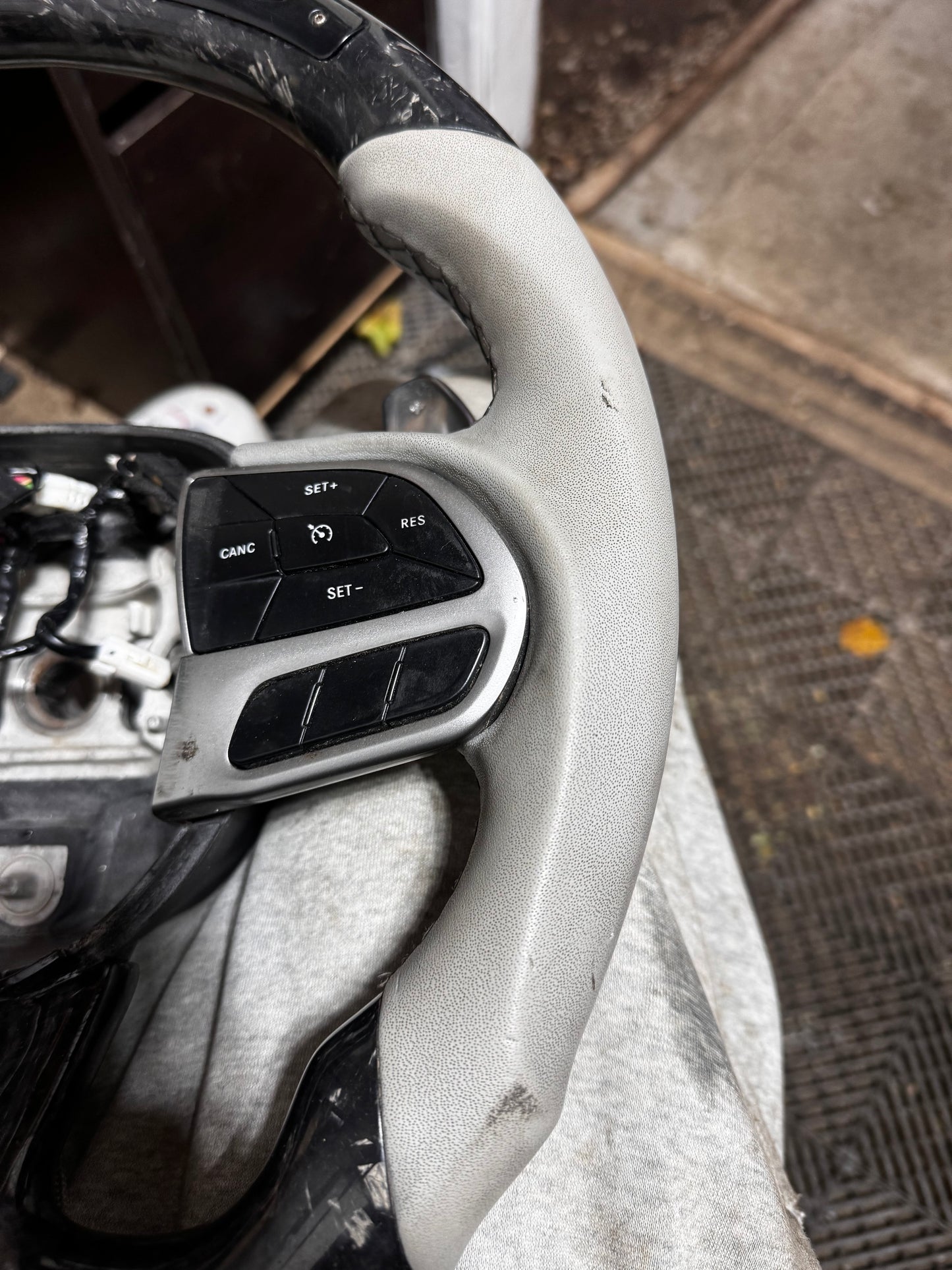 DODGE CHRYSLER 300 STEERING WHEEL