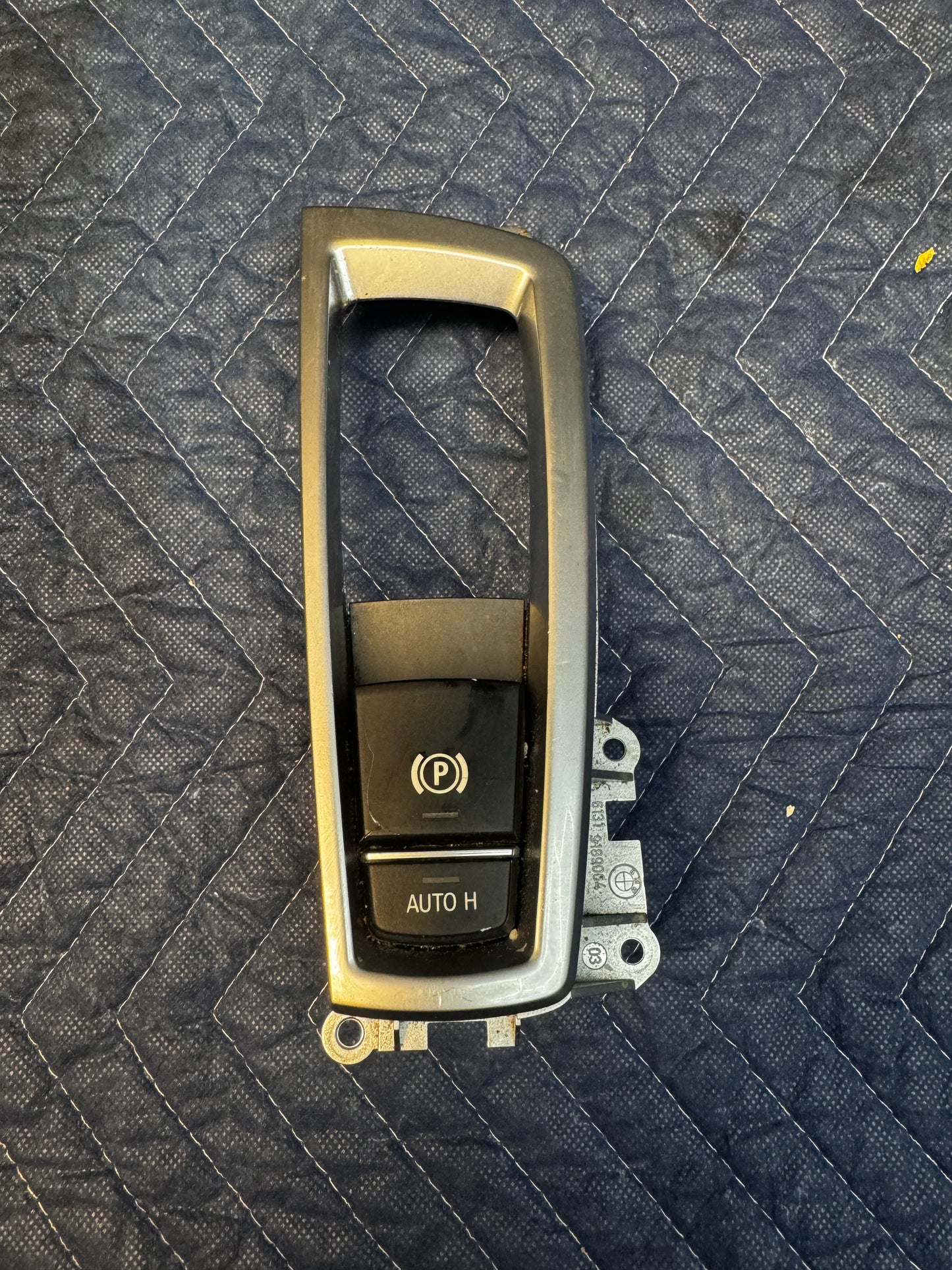 Bmw 5/7 series shifter bezel